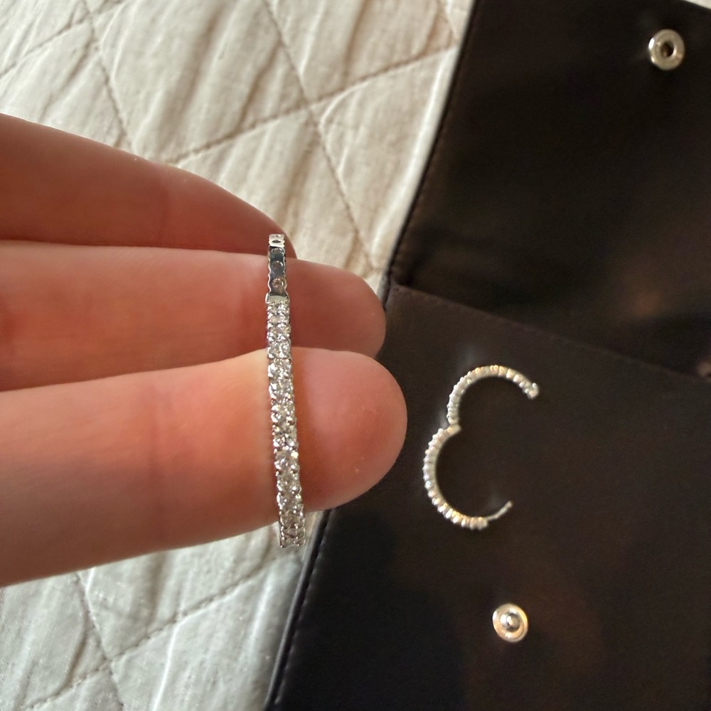 Roberto Coin Perfect Diamond Hoop - Picture 5 of 10